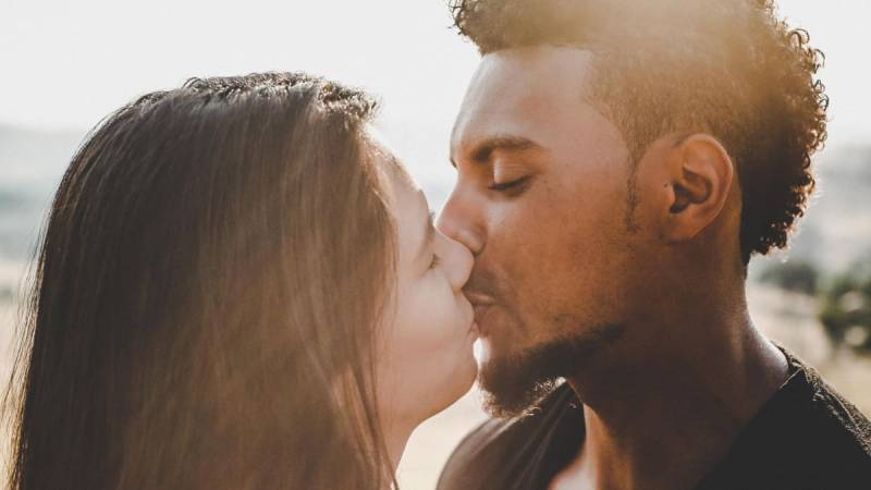 Mơ Thấy Người Yêu Cũ Đánh Con Gì? Giải Mã Giấc Mơ Để Phát Tài 5 Mơ thấy mình hôn người yêu cũ